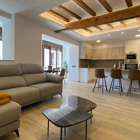 Apartamento Pis Turistic De 170 M2 A La Placa Porxada De *